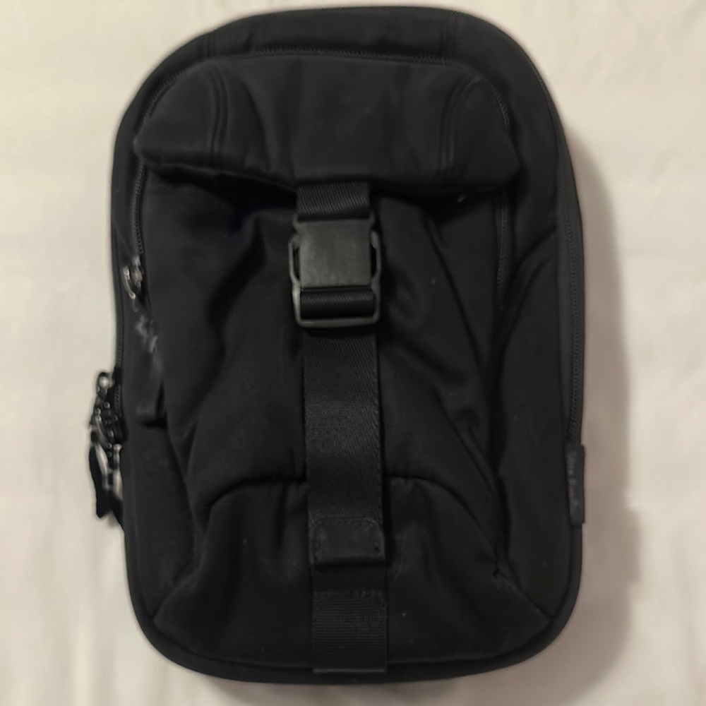 Vera Bradley Black Crossbody Bag with Durable Design
